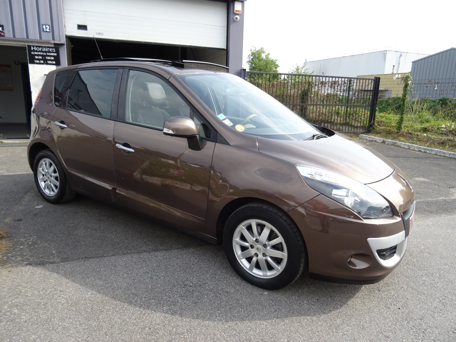 https://www.nadmadsam-autos.com/listings/renault-scenic-iii-dci-130chv-privilegetoit-ouvrant7000eu/