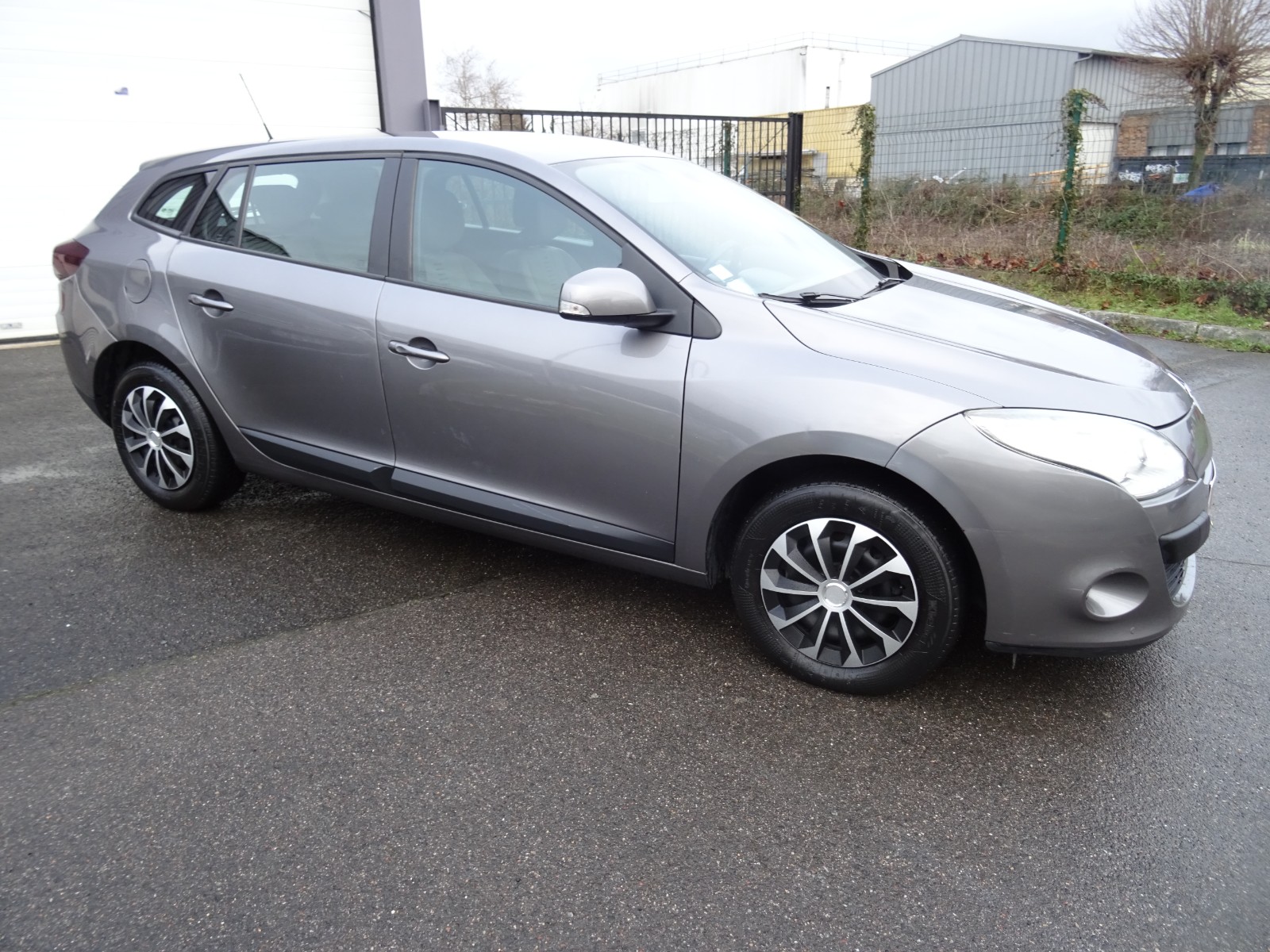 https://www.nadmadsam-autos.com/listings/renault-megane-iii-estate-estate-iii-1-5-dci-110-chv-eco2-expression6550eu/